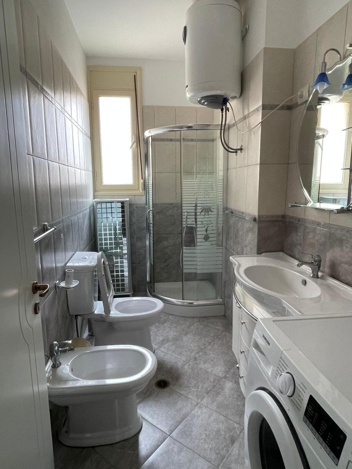 Visar Apartments Vlorë Buitenkant foto
