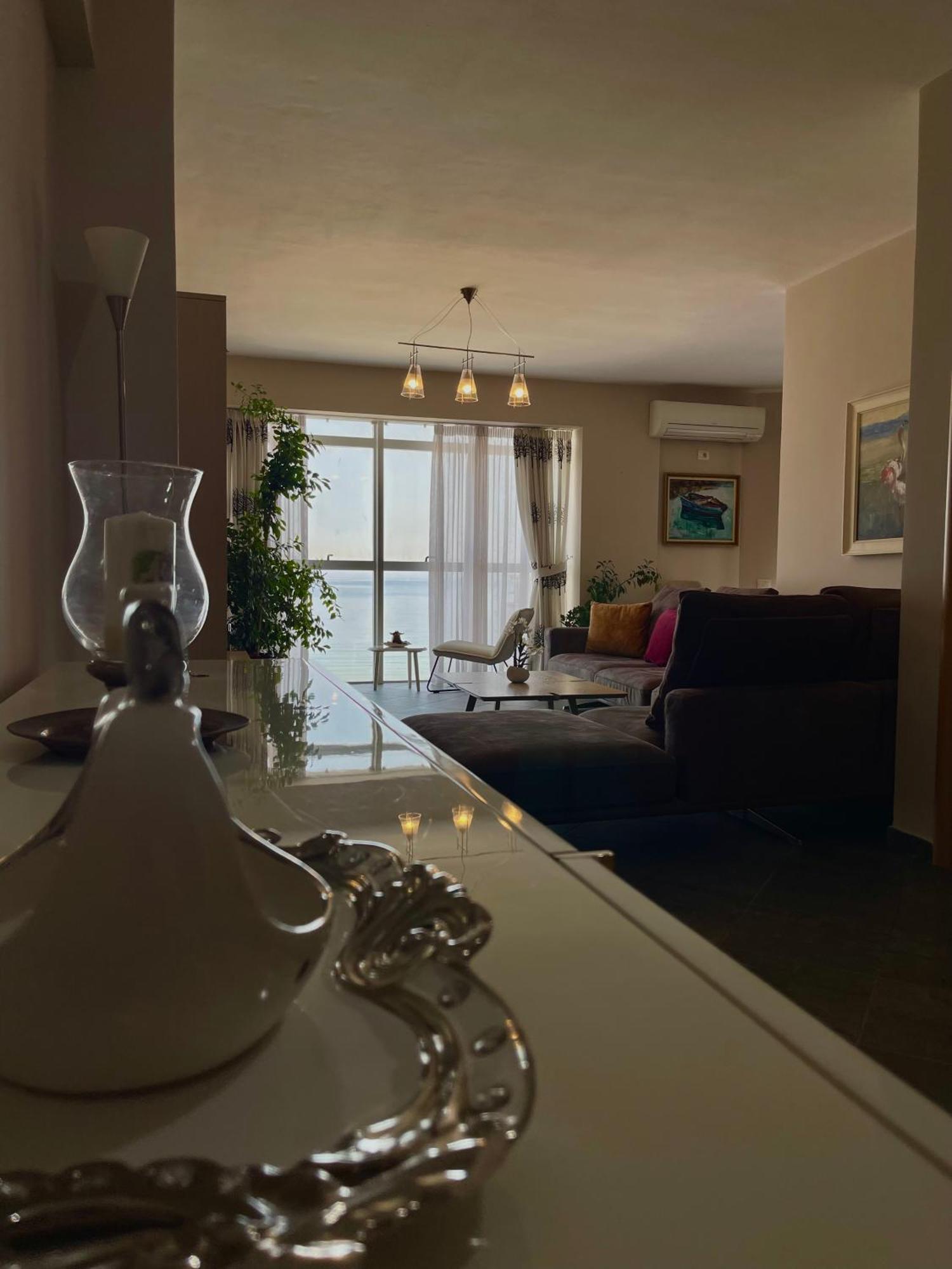 Visar Apartments Vlorë Buitenkant foto
