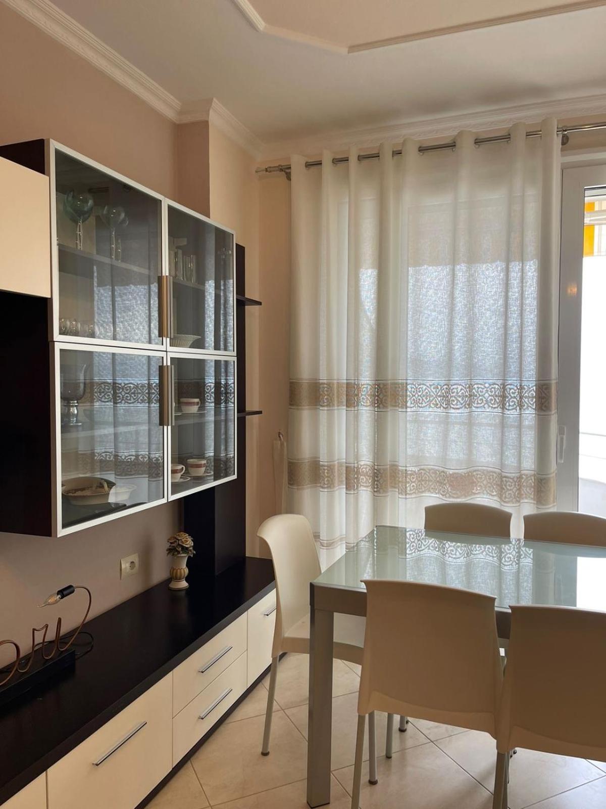 Visar Apartments Vlorë Buitenkant foto